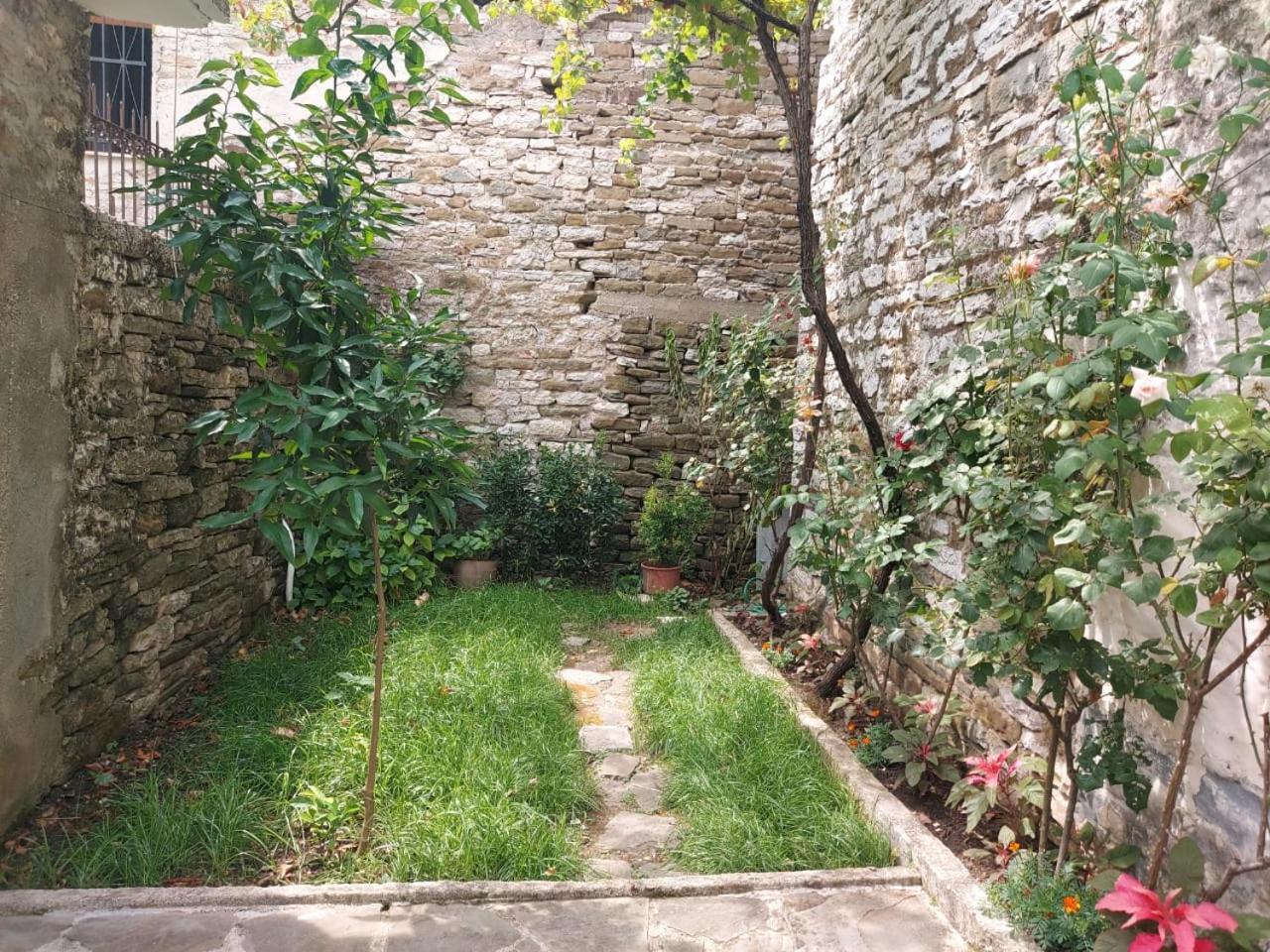 Traditional House Shapllo Gjirokastër Extérieur photo