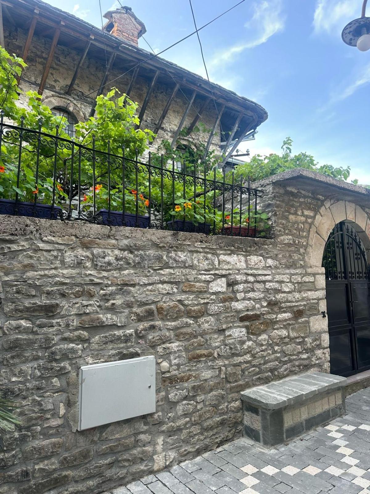 Traditional House Shapllo Gjirokastër Extérieur photo