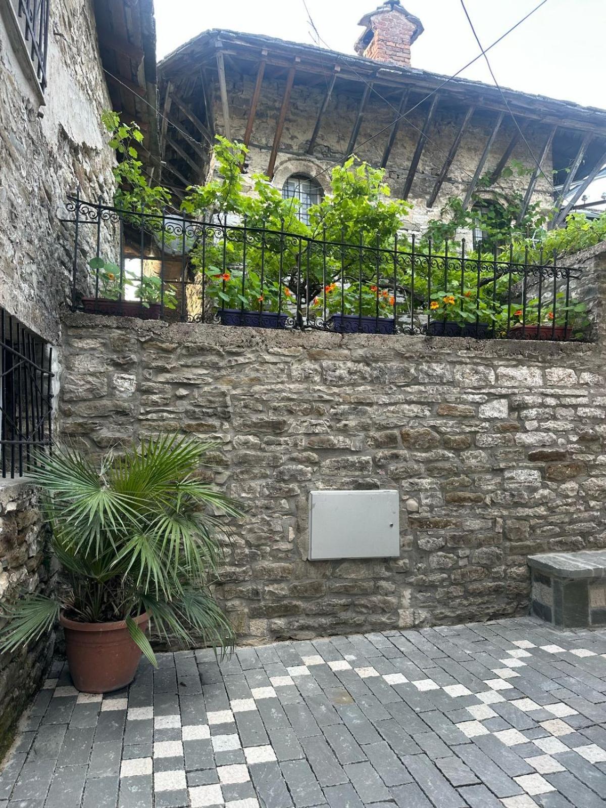 Traditional House Shapllo Gjirokastër Extérieur photo
